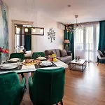 Апартамент Stylish Sea View 3 Min To Balcony & Comfort *