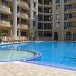 Апартамент Stylish Sea View 3 Min To Balcony & Comfort Поморие