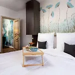 Stylish Sea View 3 Min To Balcony & Comfort Поморие