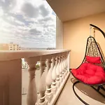 Апартамент Stylish Sea View 3 Min To Balcony & Comfort Поморие